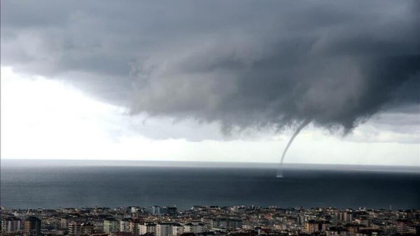 İstanbul'da Hortum Mu Oldu? İstanbul hortum son dakika: İstanbul'da hortum mu oldu?